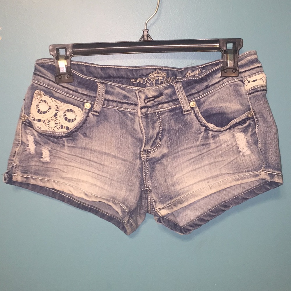 American Eagle light colored shorts!